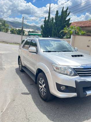 TOYOTA HILUX SW4 3.0 SRV 4X4 7 LUGARES 16V TURBO INTERCOOLER DIESEL 4P AUTOMÁTICO